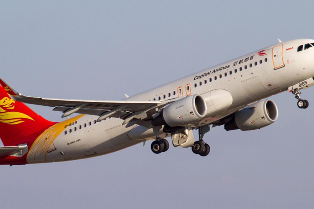 PANIKA U KINI: Avion sa 166 putnika PRINUDNO SLETEO u Šenzenu BEZ TOČKOVA