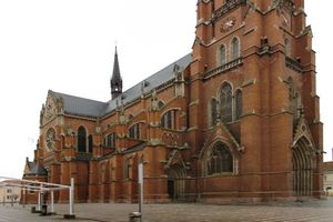 ŠVAJCARSKI SVATOVI RAZBESNELI OSIJEČANE: Posle onoga što su uradili ispred katedrale, grad menja propise