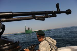 PANIKA OD IRANSKE ODMAZDE: Britanski tanker se krije u Persijskom zalivu!