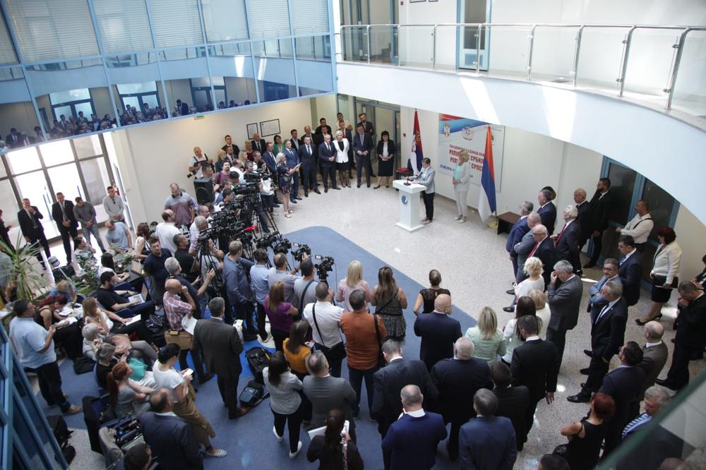 MINISTRI U TREBINJU: Završena zajednička sednica vlada Srbije i Republike Srpske, potpisani memorandumi (FOTO)