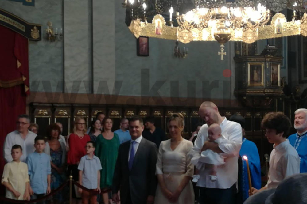 VELIKI DAN ZA PORODICU JEREMIĆ, SVEČANO U SABORNOJ CRKVI: Vuk i Nataša krstili ćerkicu Sofiju! (EKSKLUZIVNI FOTO)