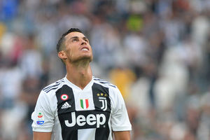ŽIVOT U TORINU MU NIJE BAŠ TAKO BAJAN KAO ŠTO SE ČINILO! Ronaldo ozbiljno zabrinut! Evo šta zahteva od uprave Juventusa!