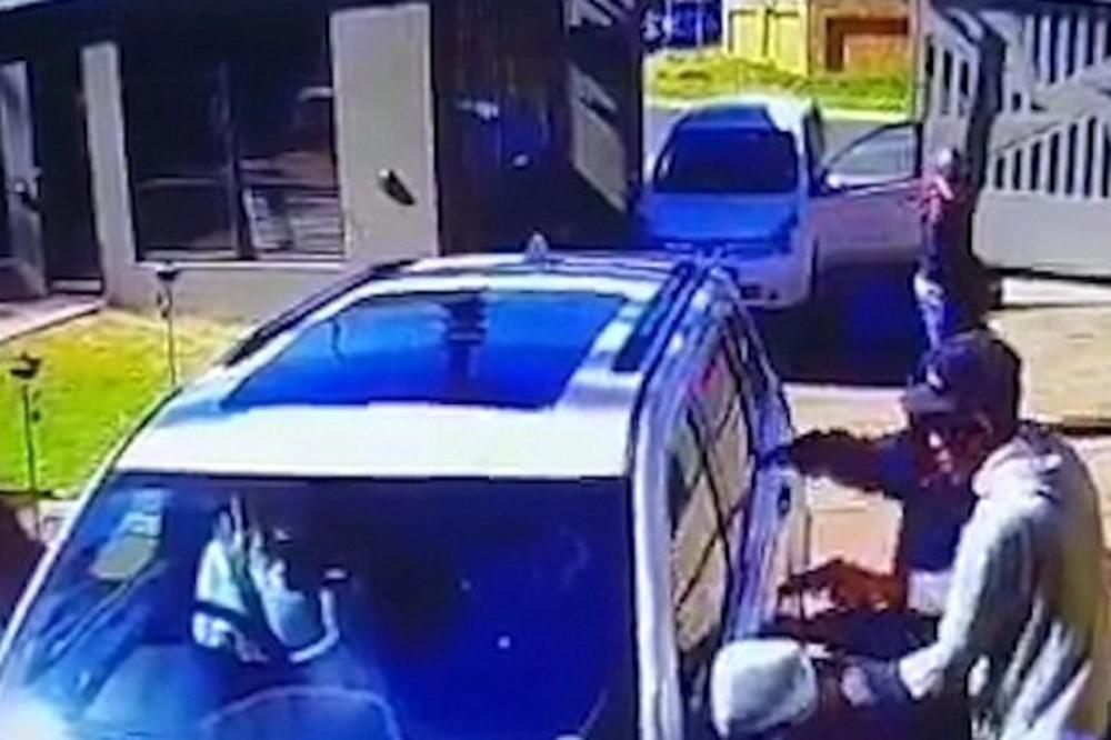 BAKA RAZBILA RAZBOJNIKE: Pokušali da joj otmu auto, a onda su morali da spasavaju živu glavu! (VIDEO)
