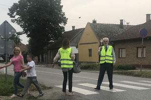 POLICAJCI OBUČAVALI GRAĐANE: Vrbas prvi u Srbiji sproveo rad školskih saobraćajnih patrola