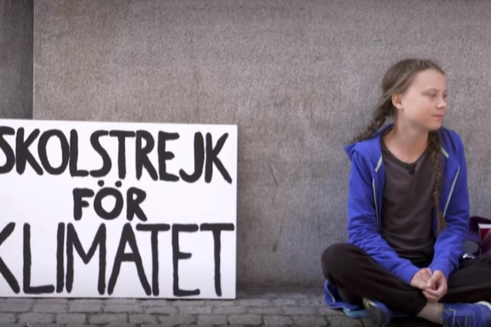 SVET PRIČA O OVOJ DEVOJČICI IZ ŠVEDSKE: Nedeljama u tišini sedi ispred parlamenta i ima jedan zahtev od političara (VIDEO)