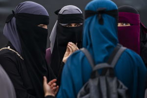 TALIBANI DONELI ODLUKU NAJSTROŽU OD DOLASKA NA VLAST: Sve žene moraju da nose burku! Bolje im je da ostanu u kući
