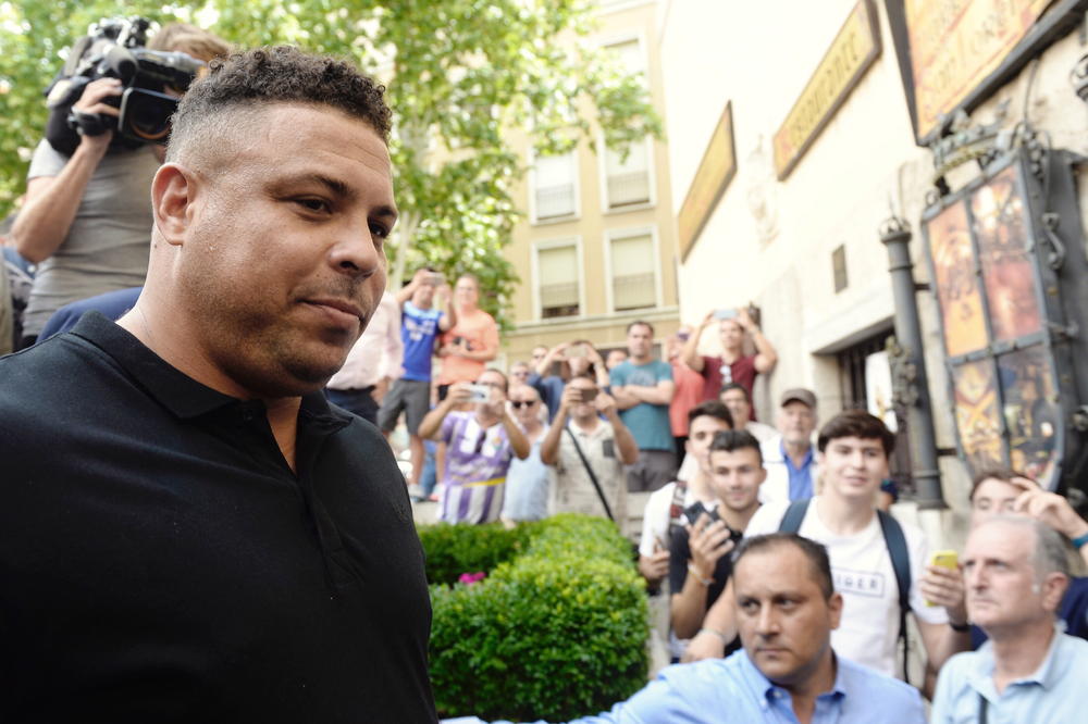 OGLASIO SE LEGENDARNI RONALDO I ZAGRMEO: Brazil je na vrhuncu epidemije i greška je razmišlajti o povratku fudbala!