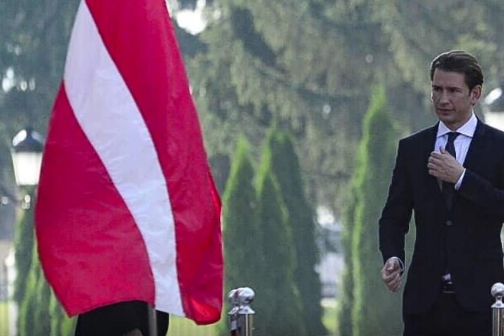 BLAM MAKEDONACA: Dočekali Sebastijana Kurca sa pogrešnom zastavom! (FOTO)