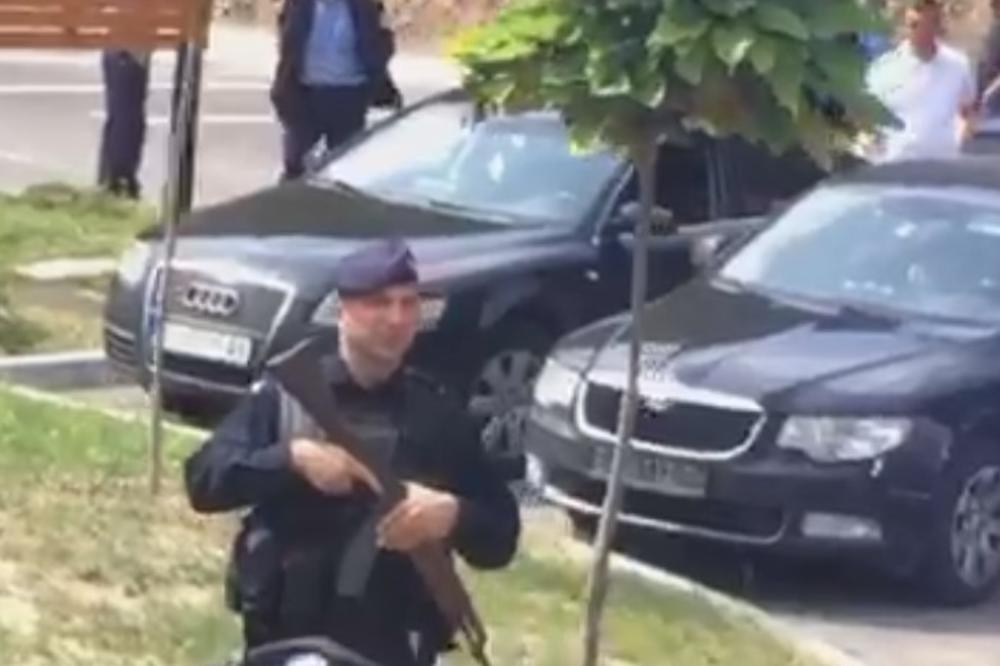 (KURIR TV) POLICIJA SA DUGIM CEVIMA U BLIZINI GAZIVODA: Jake snage policije uoči dolaska Aleksandra Vučića