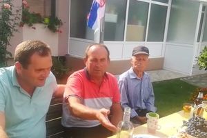 U PORODICI KOVAČEVIĆ SVE SPREMNO ZA DOLAZAK PREDSEDNIKA: Za Vučića hleb, so i domaća rakija za dobrodošlicu (KURIR TV)