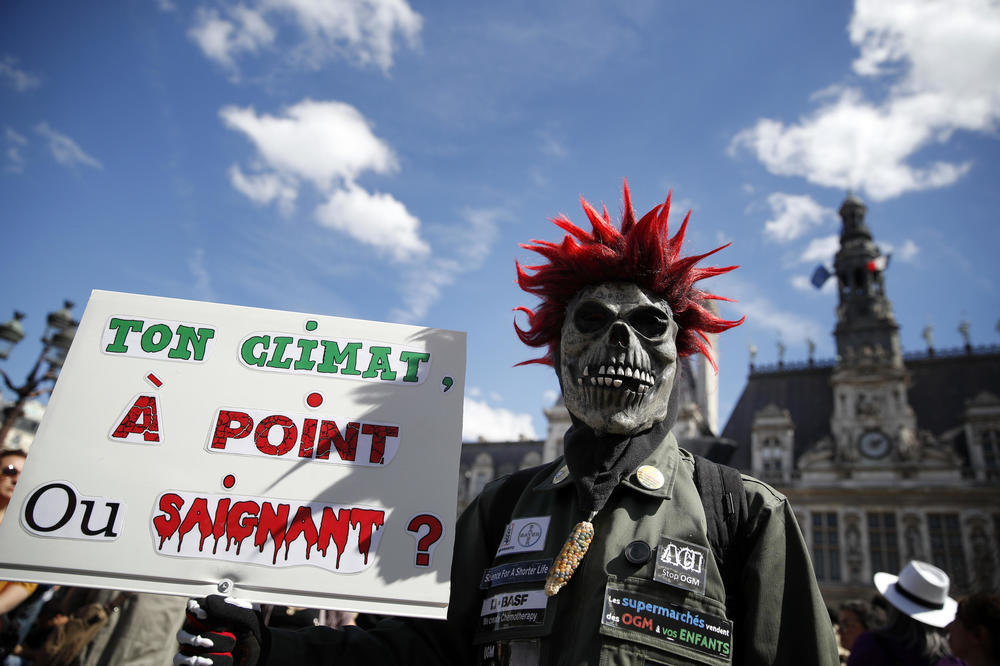 HILJADE LJUDI NA PROTESTU U PARIZU: Planeta se možda oporavi ali ne i mi! Više od 200 poznatih traži hitno spasavanje Zemlje, evo i ko! (FOTO)