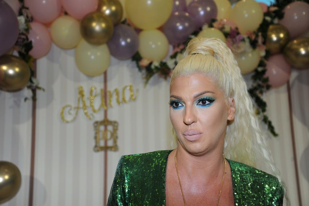 JELENA KARLEUŠA UDARILA ŽESTOKO NA LJUBIMCE POLA SRBIJE: Oni su polusvet, samo se je.u i biju! GNUŠAM IH SE!