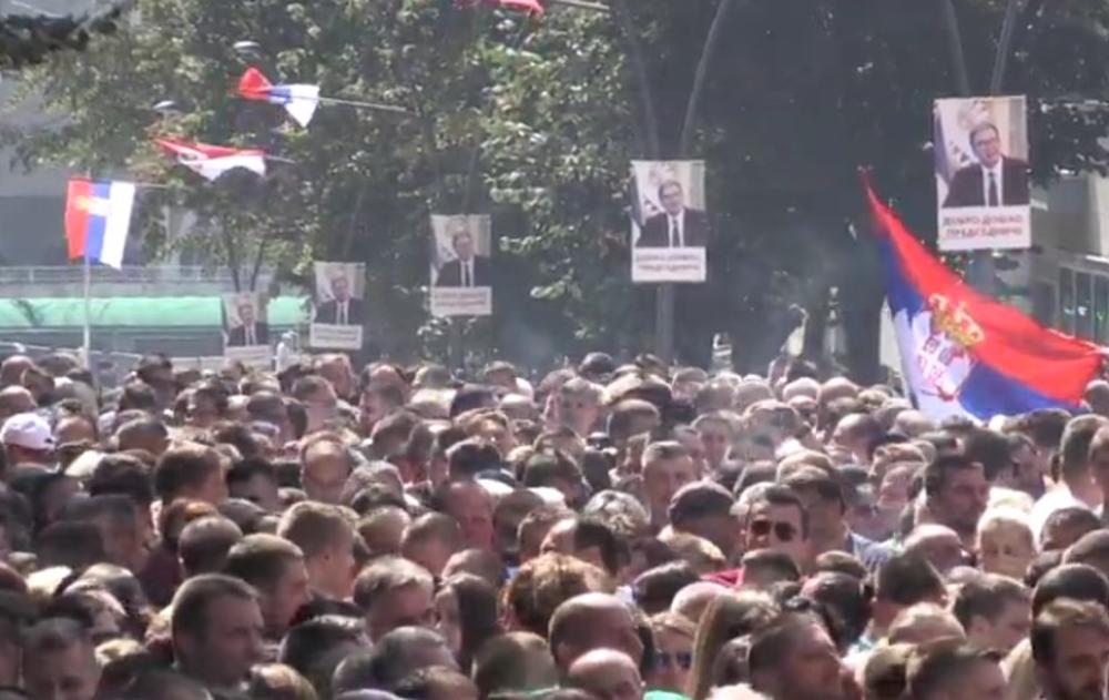 Masovna podrška... Srbi sa KiM došli su da pozdrave i čuju svog predsednika