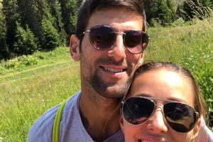 JU, JU! VRELA FOTKA ĐOKOVIĆA SA ODMORA: Novak i Jelena se previše opustili, pa objavili GOLIŠAVU sliku sa plaže! Fanovi ZABEZEKNUTI! (FOTO)