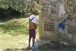 ŠOKANTAN PRIZOR U SKOPLJU: Mladić onanisao usred bela dana u prometnoj ulici! (VIDEO 18+)