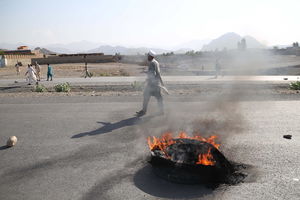 RAZNEO SE USRED GRUPE DEMONSTRANATA: U samoubilačkom napadu u Avganistanu 68 mrtvih, 165 ranjenih! (UZNEMIRUJUĆE FOTOGRAFIJE)
