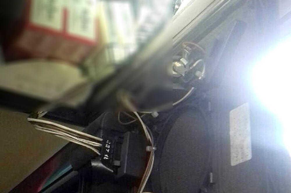 CARINICI NAŠLI U AUTOBUSU 490 PAKLICA CIGARETA: Sakrili ih u ventilaciju i prtljažniku za alat (FOTO)