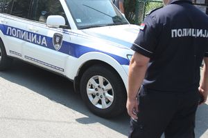 HOROR U ČAČKU: Mladić se polio benzinom i zapalio! Povređen policajac prilikom spasavanja