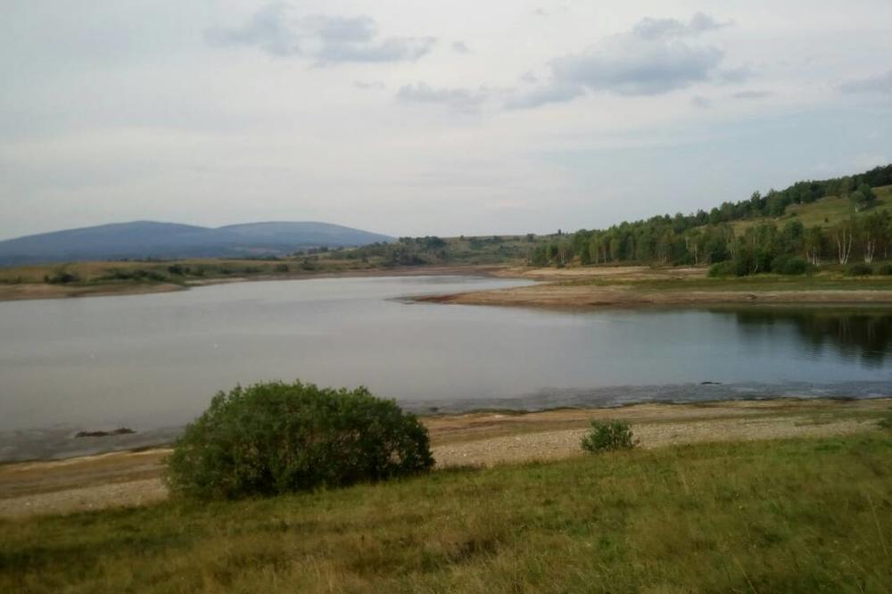 MEŠTANI ZABRINUTI: Jedno od najpoznatijih jezera u Srbiji se smanjilo, nadležni tvrde da nema razloga za paniku