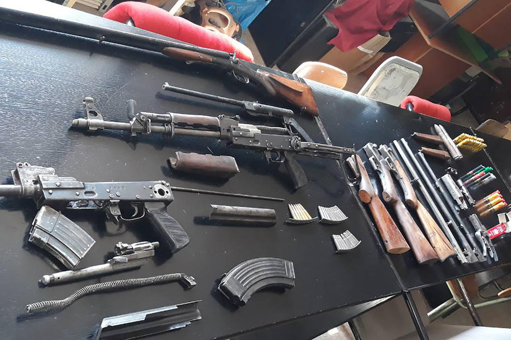 POŽAREVLJANIN U STANU DRŽAO ČITAV ARSENAL: Policija pronašla 7 pušaka, pištolj, 344 komada municije...