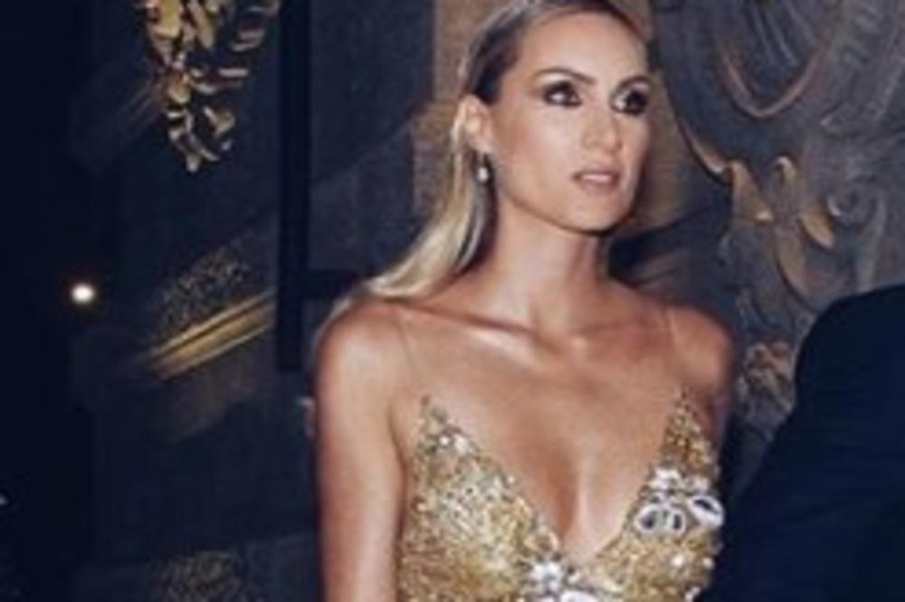 JELENA GAVRILOVIĆ SVA PRŠTI OD SEKSEPILA: Zlatna haljina od milion dolara glumici STOJI KAO SALIVENA! (FOTO)