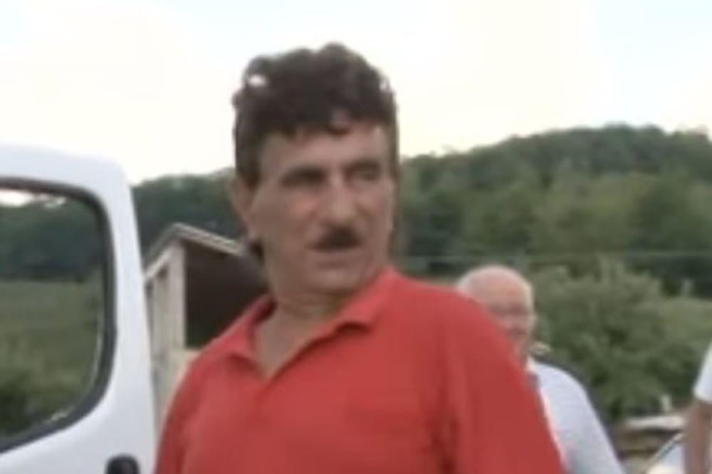 MILENKO (67) JE APSOLUTNI HIT U SRBIJI: Poljoprivrednik iz Arilja svakoga dana deli autograme, a razlog je VIŠE NEGO OČIGLEDAN! (FOTO)