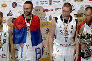 PLAKALI UZ BOŽE PRAVDE: Šampioni Evrope u basketu uz mnogo emocija otpevali himnu Srbije (VIDEO)