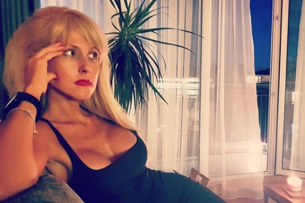 IVA ŠTRLJIĆ POKAZALA PREVIŠE: Evo kako su joj grudi izledale pre nego što je UGRADILA SILIKONE! (FOTO 18+)