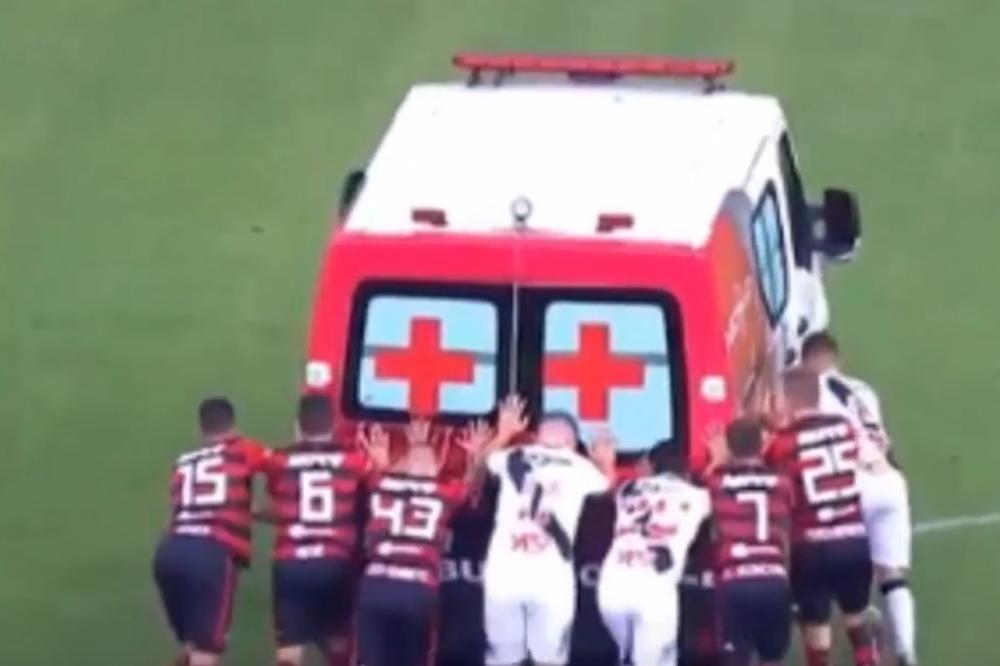 BIZARNA SCENA NA BRAZILSKOM DERBIJU: Fudbaler teško povređen, a kola hitne pomoći nisu htela da upale! Pogledajte šta su igrači oba tima uradili (VIDEO)