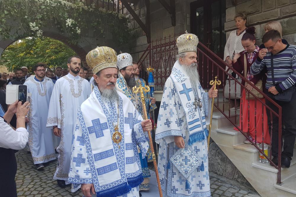 VELIKA SVETKOVINA U ŠUMADIJI: Manastir Kamenac proslavio 600 godina od osnivanja, hiljade vernika pred svetinjom (FOTO)