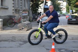 CEO LESKOVAC DANAS PRIČA O POTEZU GRADONAČELNIKA: Cvetanović biciklom išao na posao! (VIDEO)
