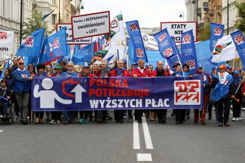 GLADNI POLJACI IZAŠLI NA ULICE: Masovni protesti radnika u državnoj upravi, u Varšavi se okupilo 26.000 ljudi (FOTO)