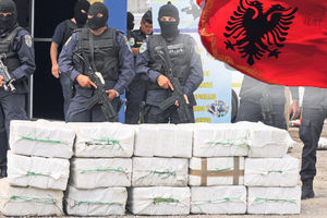 NEPRIKOSNOVENA HIJERARHIJA, STROGA DISCIPLINA, JOŠ STROŽE KAŽNJAVANJE: Evo kako funkcionišu albanski narko-karteli, "Kanabistan" pipke proširio i na Kosovo