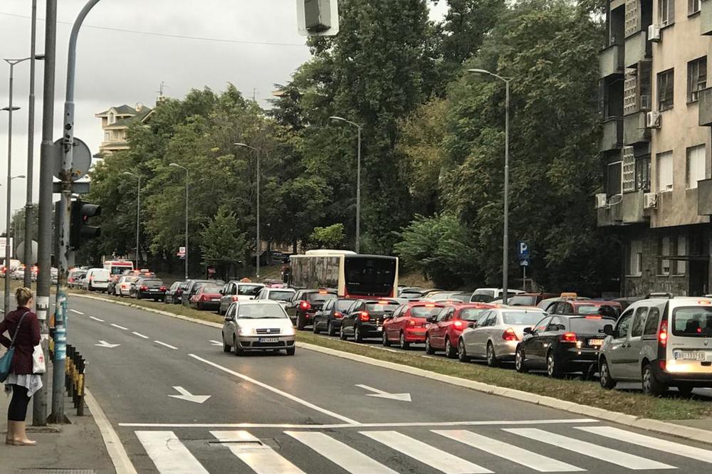 VOZAČI, PRILAGODITE BRZINU: Saobraćaj pojačanog intenziteta, teretnjaci na Horgošu čekaju 2 sata