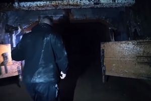 ISTRAŽIVALI SU PODZEMLJE NEMAČKOG GRADA KADA SU NAIŠLI NA RUPU U ZIDU: Prošli su kroz nju i pronašli neverovatne tunele! Ovde je Hitler držao tajne sastanke! (VIDEO)