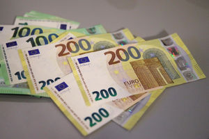 DINAR OSLABIO: 1 evro danas staje 118,33 po srednjem kursu