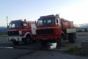 PODGORICA GORELA I NOĆAS: Vatrogasci gasili 15 požara, vetar im POMOGAO u poslednjem trenutku! (VIDEO)