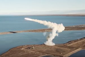 RUSI DEMONSTRIRAJU SILU NA ARKTIKU: Najnovija SUPERSONIČNA raketa pogađa mete na neverovatnoj udaljenosti, prvi put upotrebljen moćan raketni sistem! (VIDEO)