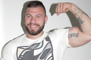 BENJAMIN HITNO NAPUSTIO RIJALITI PA SE OGLASIO PO PRVI PUT VAN LUKSUZNE VILE: Evo šta je intrigantni MMA borac imao da poruči fanovima! (FOTO)