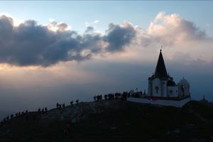 100 DECE ZA 100 GODINA OD PROBOJA SOLUNSKOG FRONTA: Planinari iz Srbije poveli mališane na Kajmakčalan! NEVEROVATNI PRIZORI ĆE VAS ODUŠEVITI (FOTO)