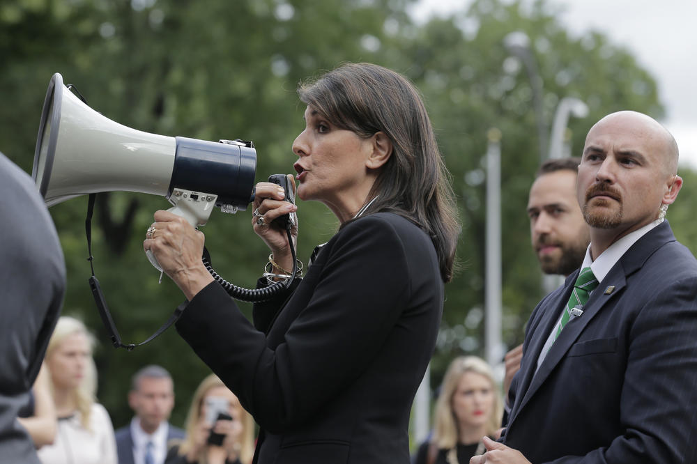 MEGAFON DIPLOMATIJA! Niki Hejli došla na ulični protest i poručila: Amerika će se boriti dok Maduro ne ode s vlasti! (VIDEO)