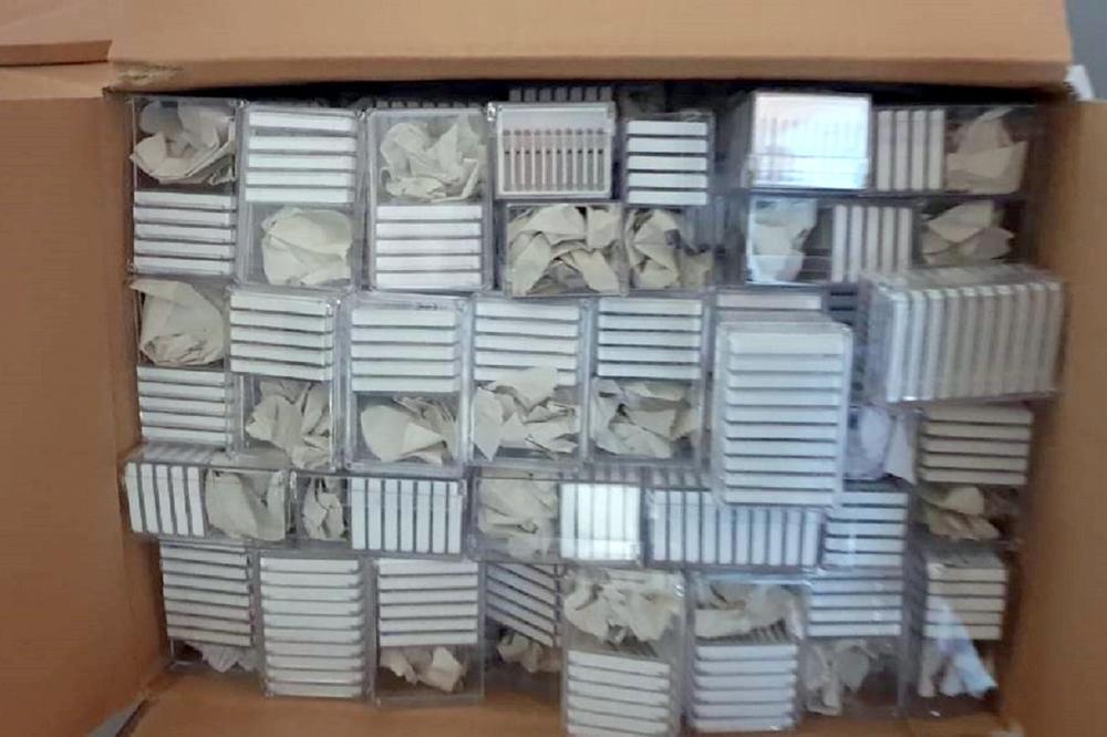 ZAPLENA NA KELEBIJI: Carinici u autobusu iz Ciriha otkrili 15.000 komada različite zubarske opreme
