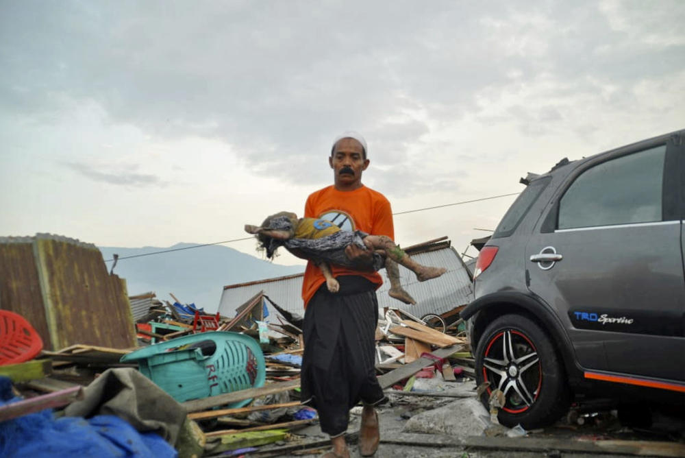 <p>IndoneÅ¾anske vlasti objavile su da je nakon velikog zemljotresa i cunamija u grada Palu na ostrvu Sulavezi nestalo "od desetina do stotina ljudi" koji su uÄestvovali na lokalnom festivalu koji se odrÅ¾avao na plaÅ¾i.</p>