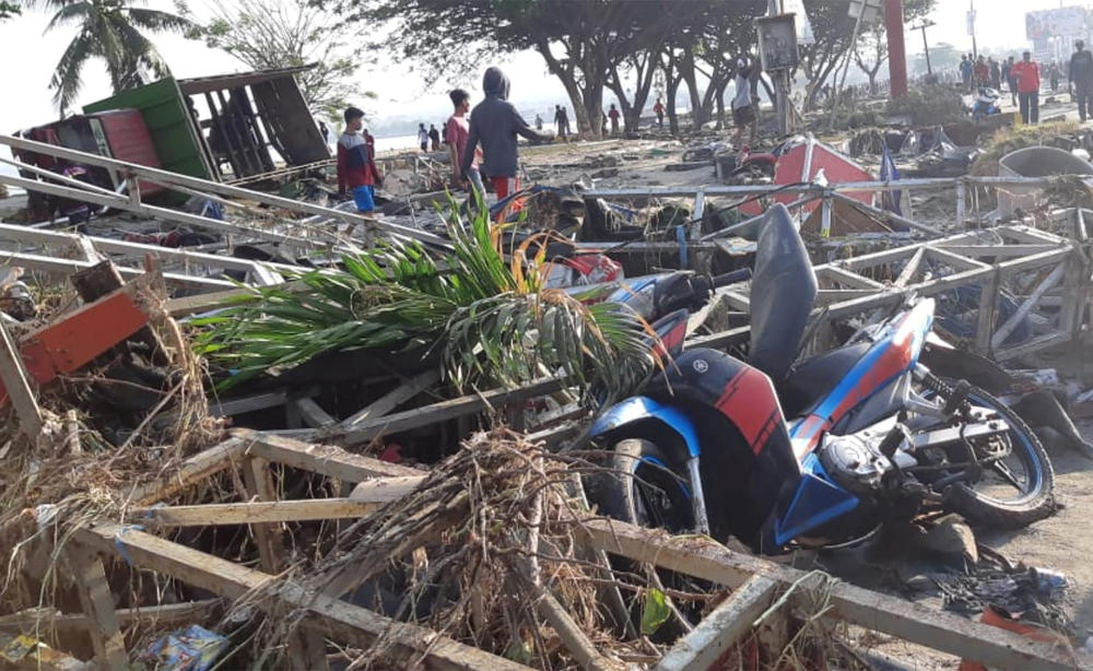<p>IndoneÅ¾anske vlasti objavile su da je nakon velikog zemljotresa i cunamija u grada Palu na ostrvu Sulavezi nestalo "od desetina do stotina ljudi" koji su uÄestvovali na lokalnom festivalu koji se odrÅ¾avao na plaÅ¾i.</p>