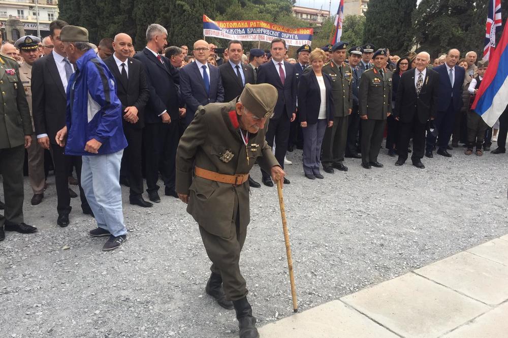 ČUVENI DEDA ĐORĐE SA ZEJTINLIKA DOČEKAO: Čuvar srpskog groblja primljen u državljanstvo Republike Srbije u 92. godini!