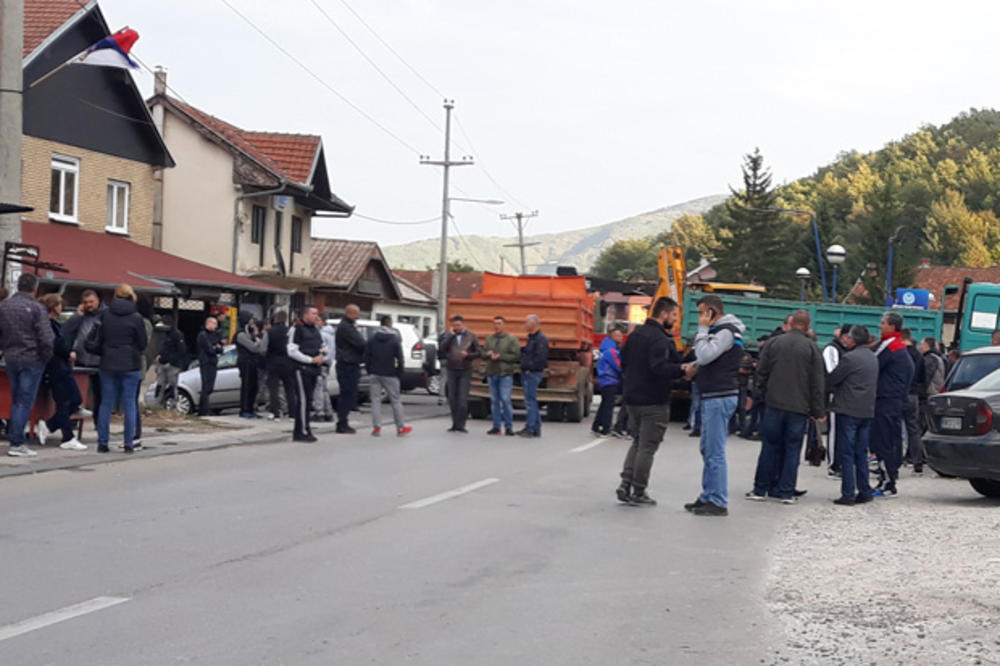 POSLUŠALI PREDSEDNIKA VUČIĆA: Srbi napustili barikade u Zubinom Potoku!