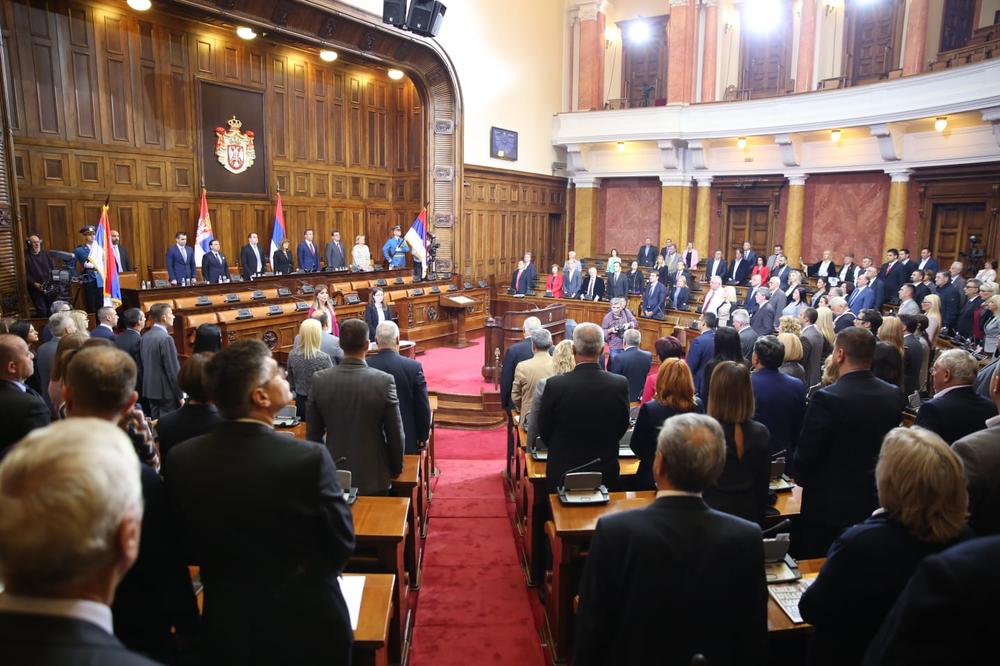 U SKUPŠTINI MUK: Sednica parlamenta nastavljena minutom ćutanja za poginule kod Jagodine i Svilajnca