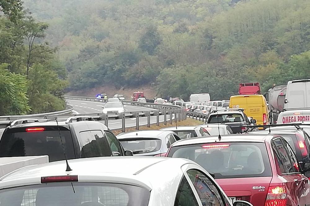 ČUKANJE NA BUBANJ POTOKU NAPRAVILO LUDNICU: Kilometarske kolone u smeru ka gradu, sve stoji! (FOTO)