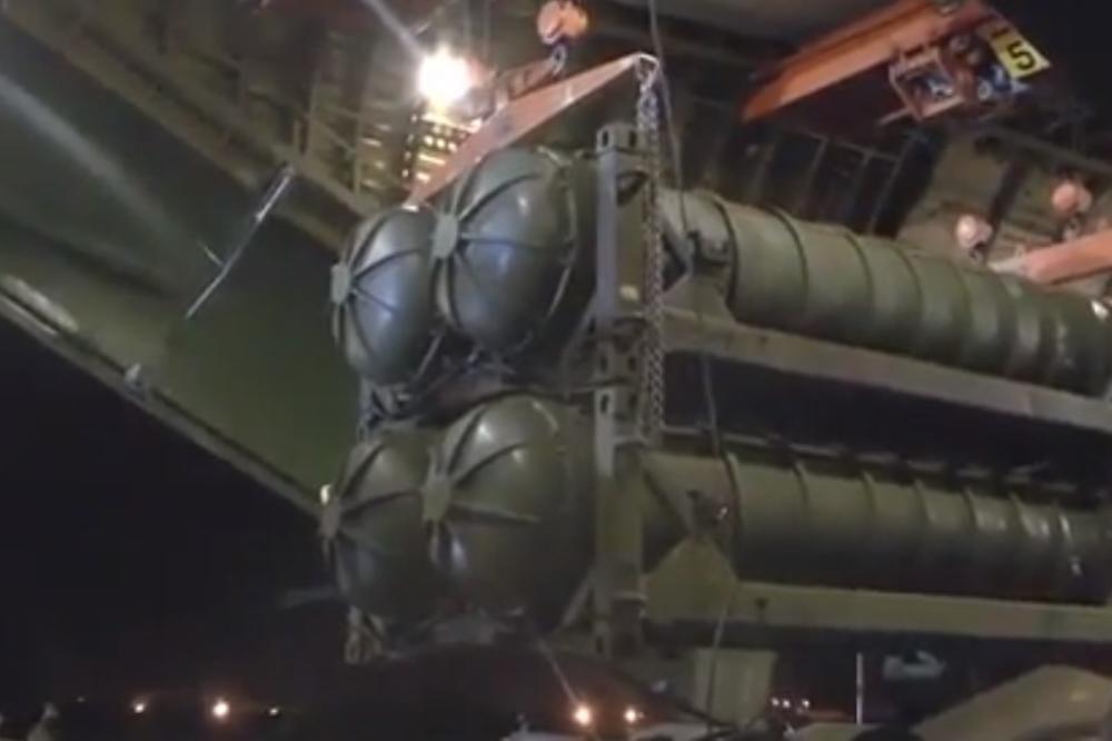 PUTINOVO MOĆNO ORUŽJE STIGLO U SIRIJU: Objavljen snimak isporuke S-300 (VIDEO)