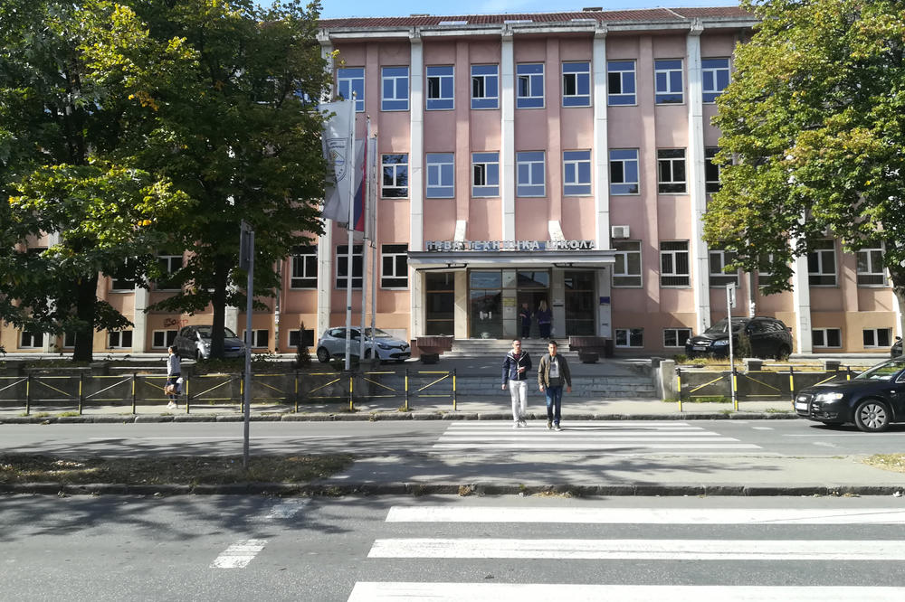KURIR SAZNAJE: Uhapšen direktor tehničke škole u Kragujevcu zbog korupcije!